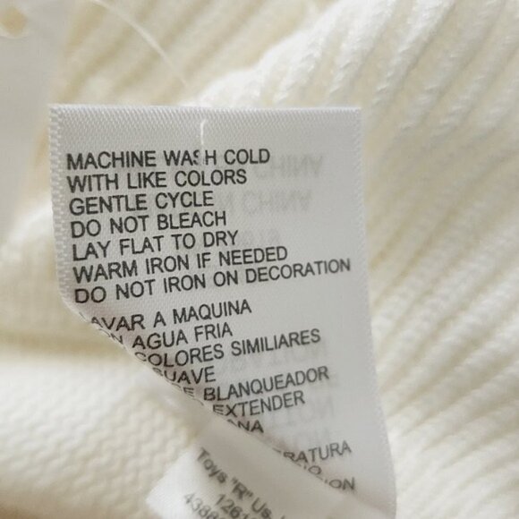 Gorgeous FAO Schwarz off white blanket New - Picture 4 of 4